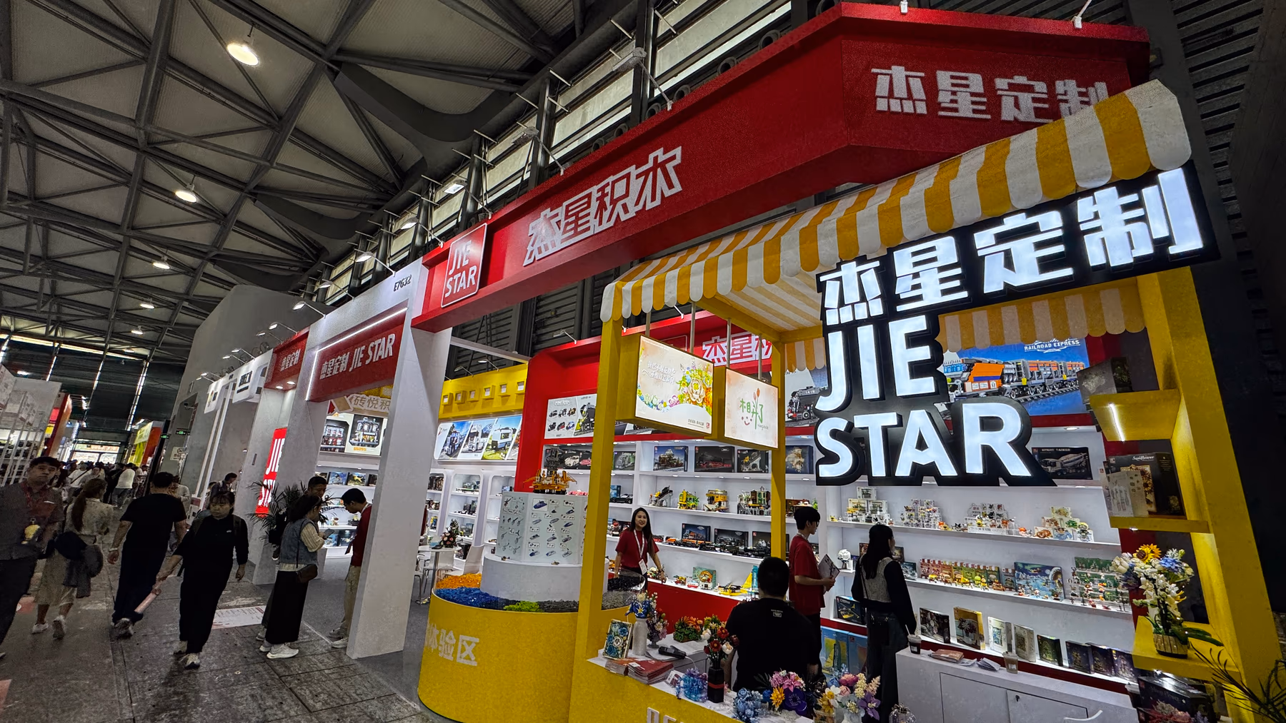 JIESTAR exhibition booth and building block displays at China Toy Expo 2025 in Shanghai