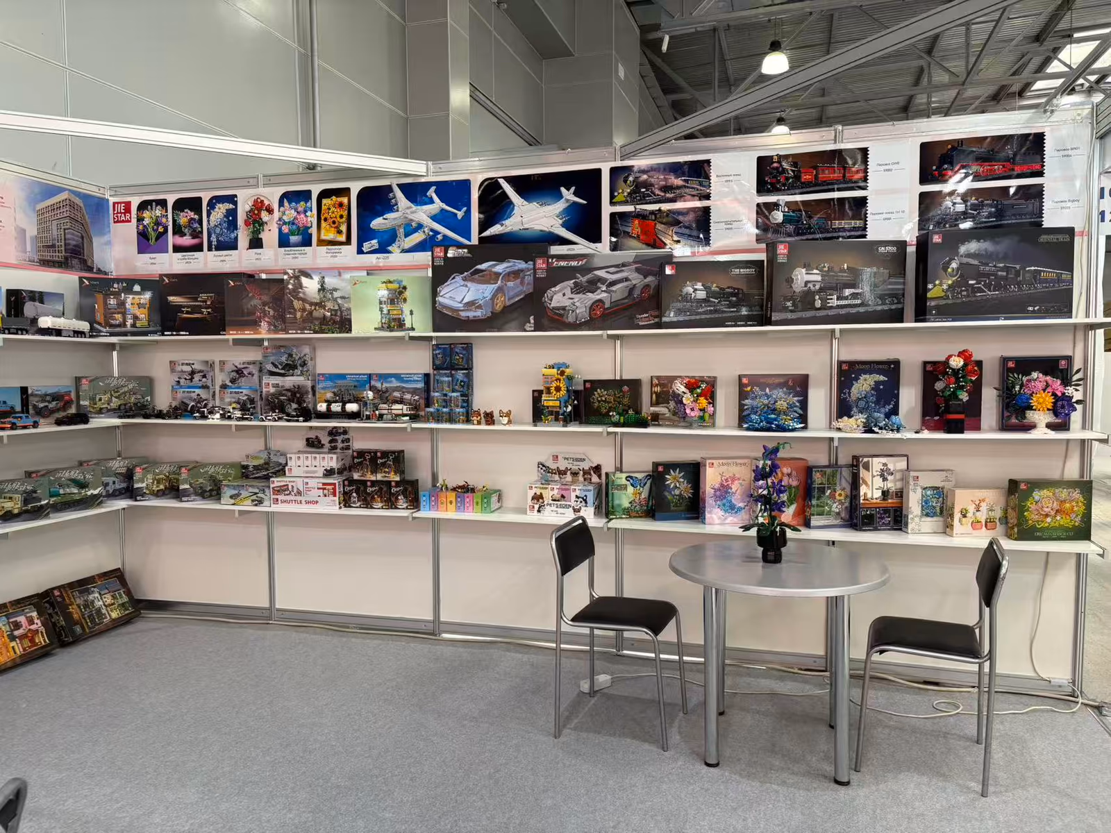 JIESTAR product wall with boxed sets and finished models at Mir Detstva 2025
